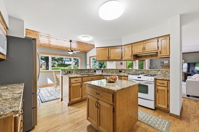 945 Gray Fox DRIVE, Brookfield, WI 53045