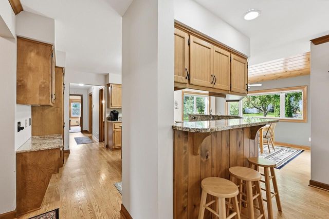 945 Gray Fox DRIVE, Brookfield, WI 53045