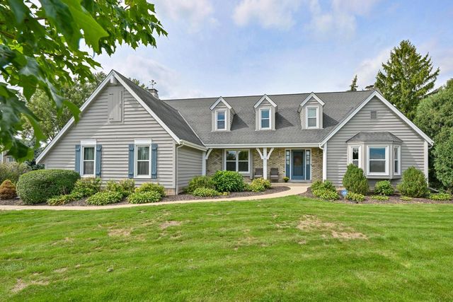 945 Gray Fox DRIVE, Brookfield, WI 53045