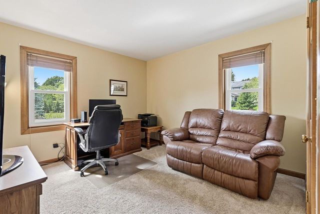 945 Gray Fox DRIVE, Brookfield, WI 53045