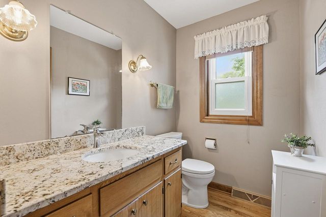 945 Gray Fox DRIVE, Brookfield, WI 53045