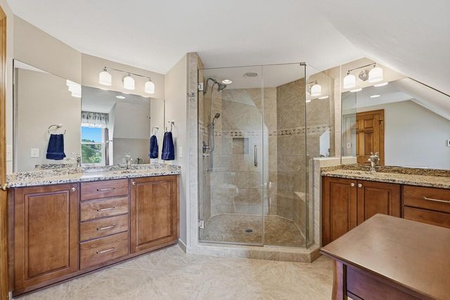 945 Gray Fox DRIVE, Brookfield, WI 53045