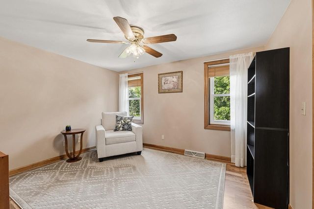 945 Gray Fox DRIVE, Brookfield, WI 53045