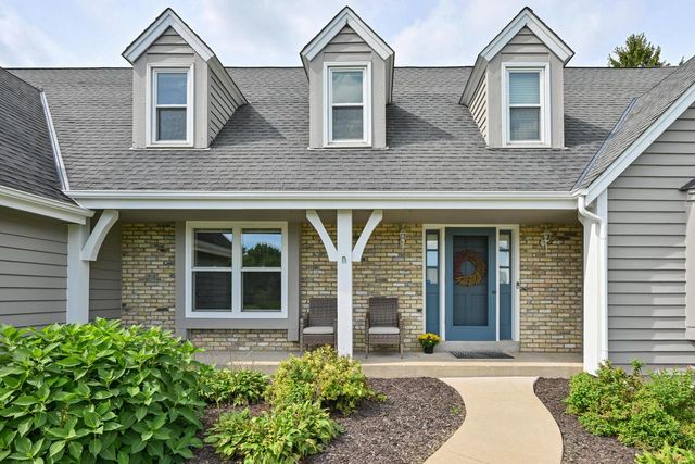 945 Gray Fox DRIVE, Brookfield, WI 53045
