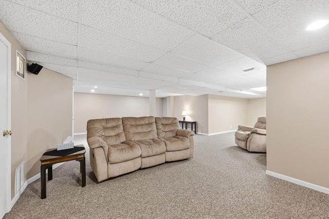 945 Gray Fox DRIVE, Brookfield, WI 53045
