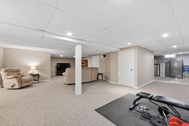 945 Gray Fox DRIVE, Brookfield, WI 53045