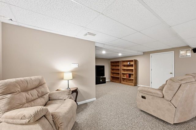 945 Gray Fox DRIVE, Brookfield, WI 53045