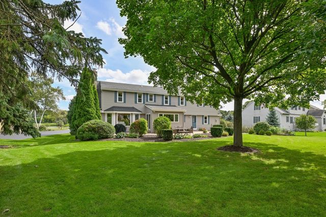 945 Gray Fox DRIVE, Brookfield, WI 53045