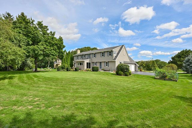 945 Gray Fox DRIVE, Brookfield, WI 53045