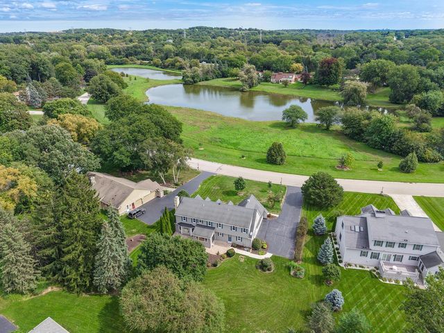 945 Gray Fox DRIVE, Brookfield, WI 53045