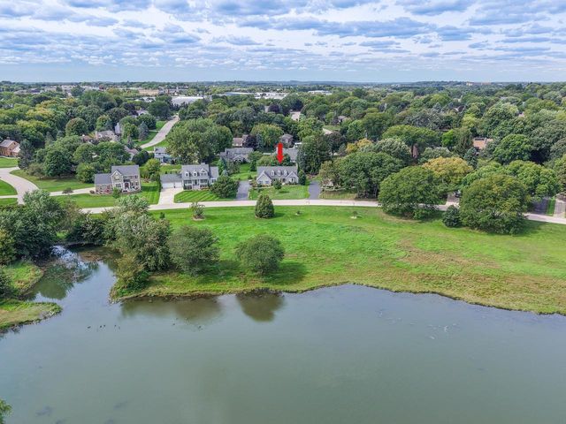 945 Gray Fox DRIVE, Brookfield, WI 53045