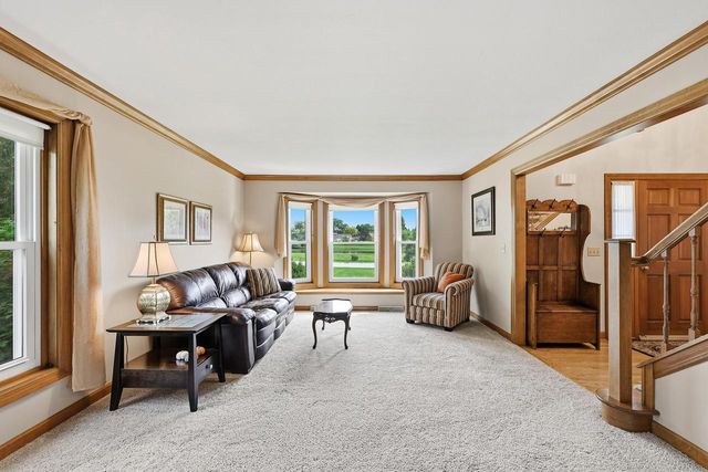 945 Gray Fox DRIVE, Brookfield, WI 53045