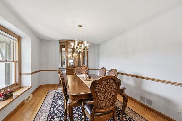 945 Gray Fox DRIVE, Brookfield, WI 53045