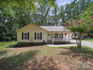 713 Hickory Hill Court, Gastonia, NC 28054