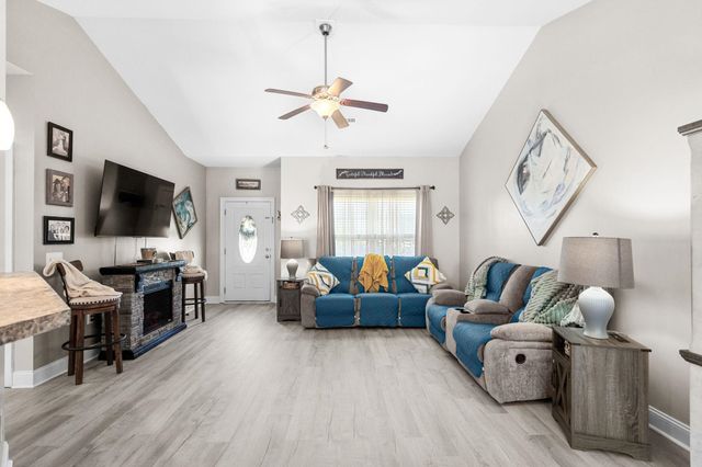 205 Maple Oak Dr., Conway, SC 29526