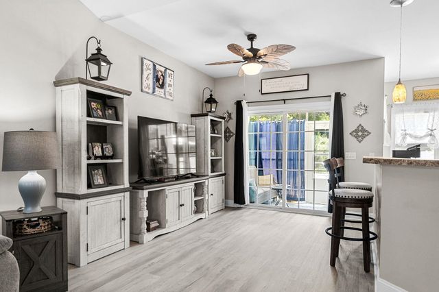 205 Maple Oak Dr., Conway, SC 29526