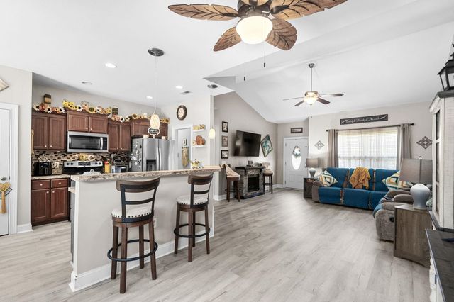 205 Maple Oak Dr., Conway, SC 29526