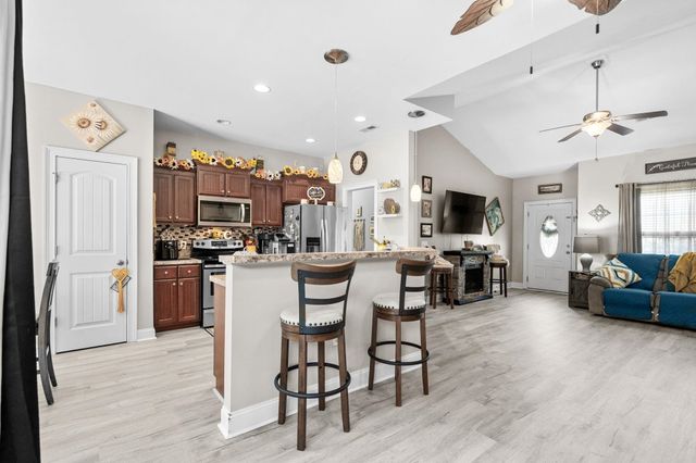 205 Maple Oak Dr., Conway, SC 29526