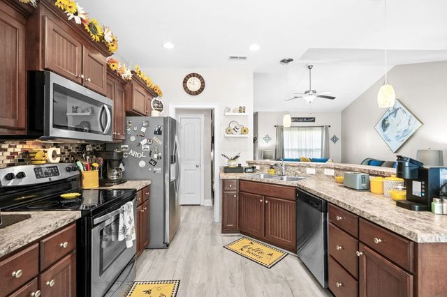 205 Maple Oak Dr., Conway, SC 29526
