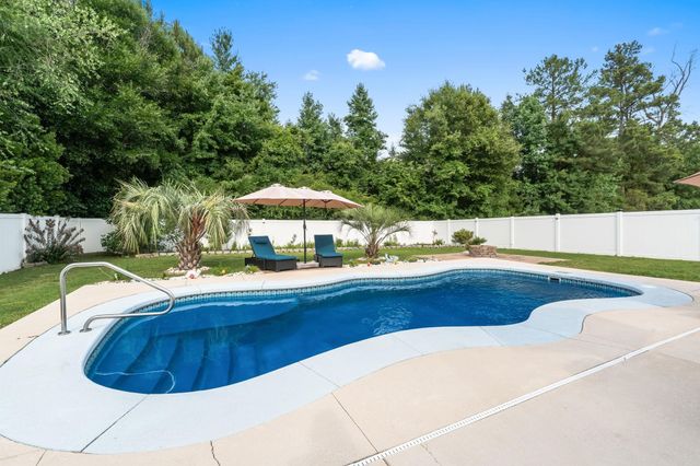 205 Maple Oak Dr., Conway, SC 29526