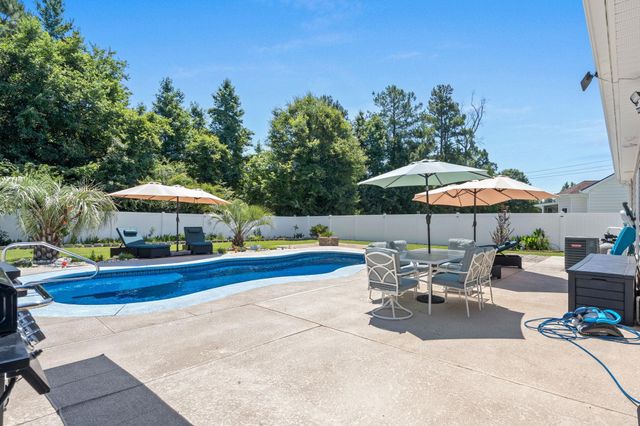205 Maple Oak Dr., Conway, SC 29526
