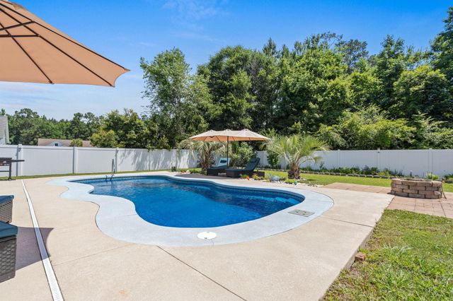 205 Maple Oak Dr., Conway, SC 29526