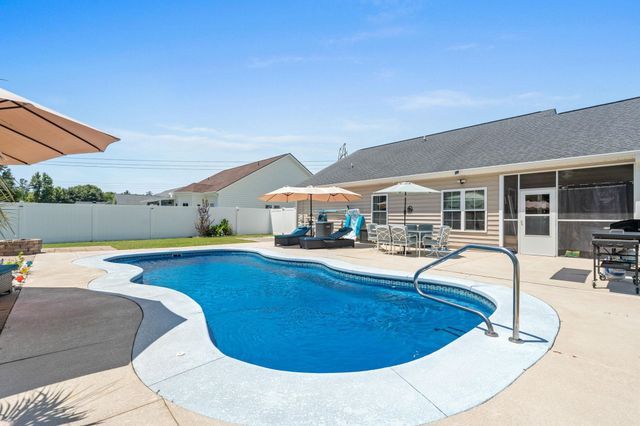205 Maple Oak Dr., Conway, SC 29526