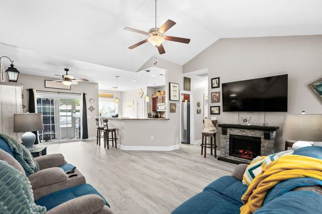205 Maple Oak Dr., Conway, SC 29526