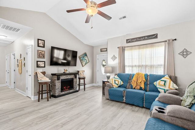 205 Maple Oak Dr., Conway, SC 29526