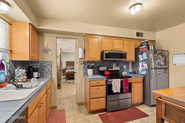 177 N Abrego Drive, Green Valley, AZ 85614