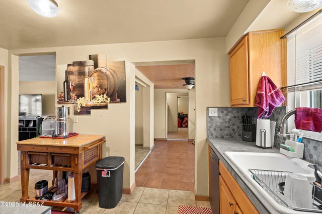 177 N Abrego Drive, Green Valley, AZ 85614