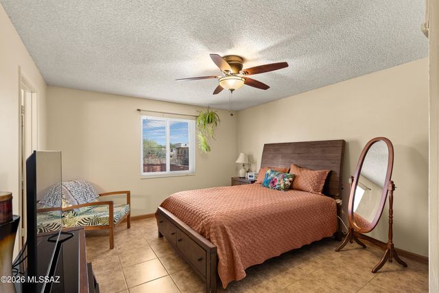 177 N Abrego Drive, Green Valley, AZ 85614