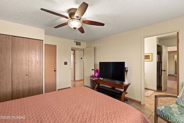 177 N Abrego Drive, Green Valley, AZ 85614