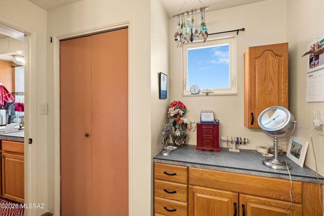 177 N Abrego Drive, Green Valley, AZ 85614