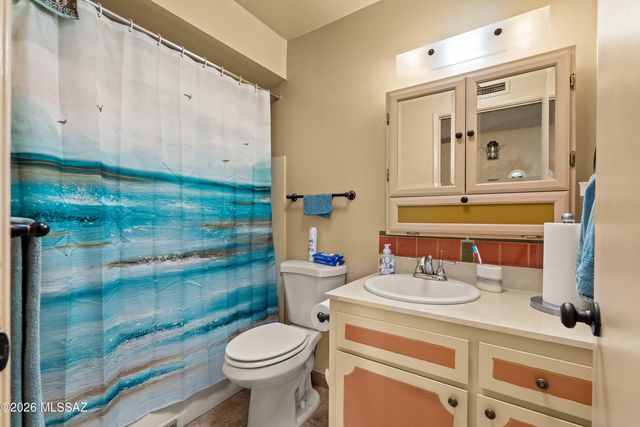 177 N Abrego Drive, Green Valley, AZ 85614