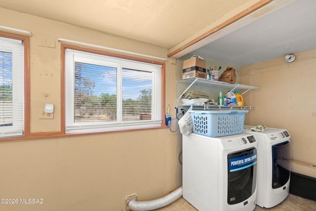 177 N Abrego Drive, Green Valley, AZ 85614