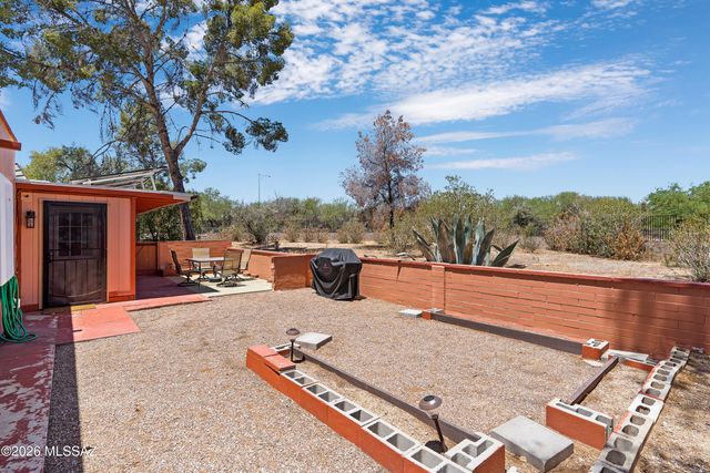 177 N Abrego Drive, Green Valley, AZ 85614