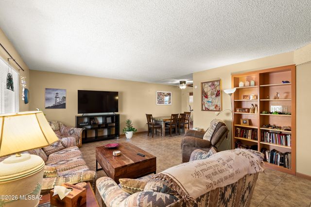 177 N Abrego Drive, Green Valley, AZ 85614
