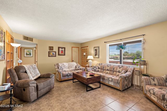 177 N Abrego Drive, Green Valley, AZ 85614