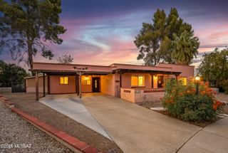 177 N Abrego Drive, Green Valley, AZ 85614