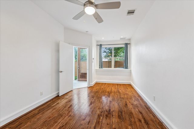 524 Sandman Street, Houston, TX 77007