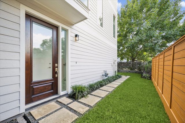 524 Sandman Street, Houston, TX 77007