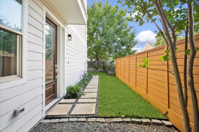 524 Sandman Street, Houston, TX 77007