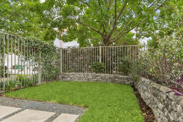 524 Sandman Street, Houston, TX 77007