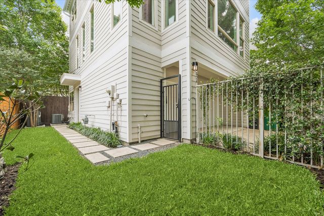 524 Sandman Street, Houston, TX 77007