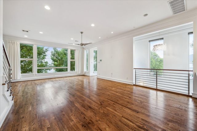 524 Sandman Street, Houston, TX 77007