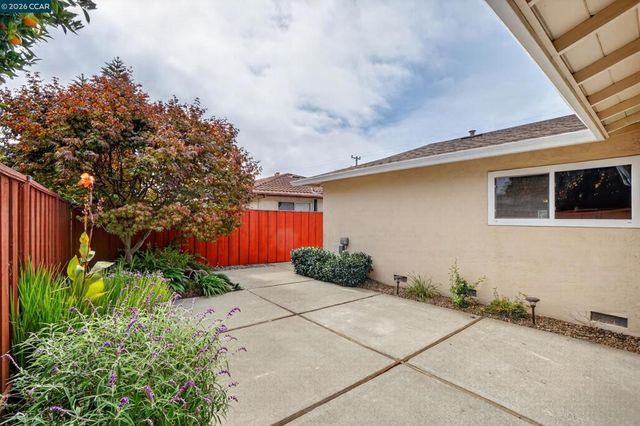 14180 Santiago Rd, San Leandro, CA 94577