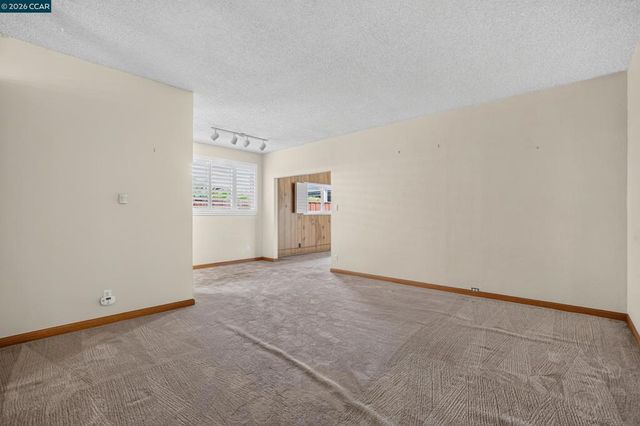 14180 Santiago Rd, San Leandro, CA 94577