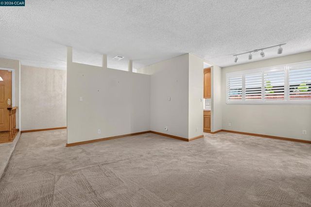 14180 Santiago Rd, San Leandro, CA 94577