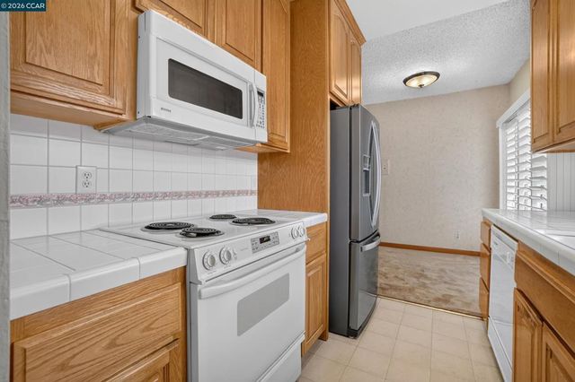 14180 Santiago Rd, San Leandro, CA 94577